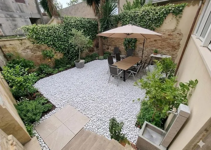 Piano Terra Con Giardino 法诺